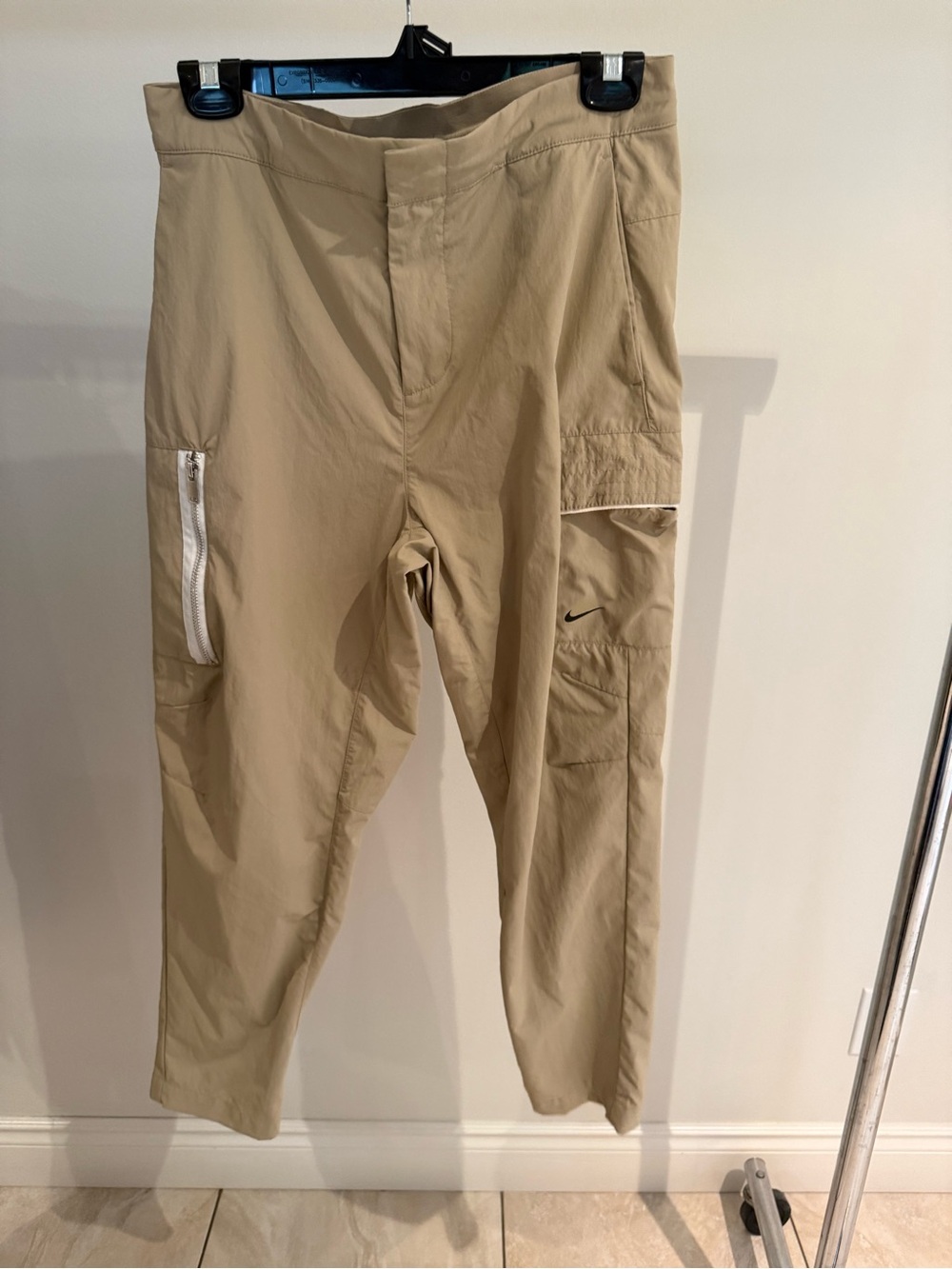 Nike Men’s Beige Cargo Utility Pants with Zipper Pocket
